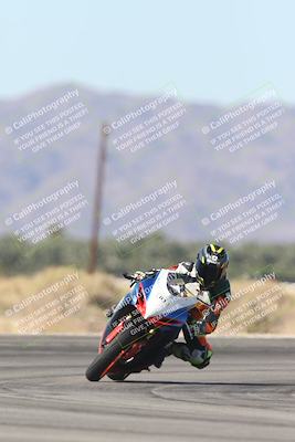 media/Oct-30-2025-Racers Edge (Thu) [[dabbdaf680]]/3-B Group/Session 4 Turn 16/